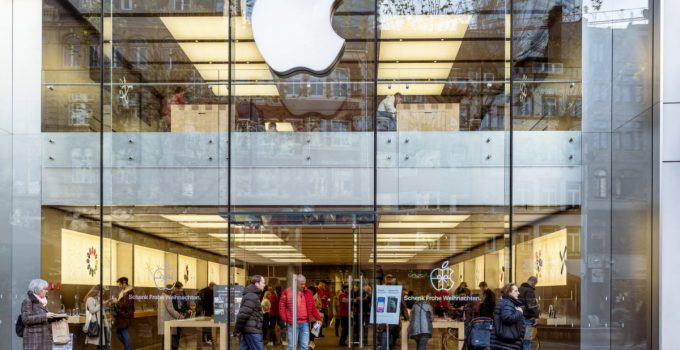 Bloomberg: Apple comenzará a hacer un iPhone más pequeño y más barato en febrero 1