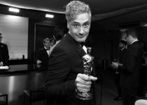 La guionista ganadora del Oscar Taika Waititi se hunde en los teclados de Apple 1