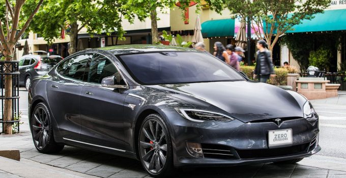 Tesla desactiva remotamente el piloto automático en el modelo S usado después de su venta 7