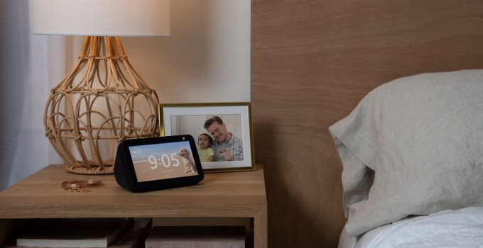 Amazon desafía a Google con Echo Show más pequeño y barato 8