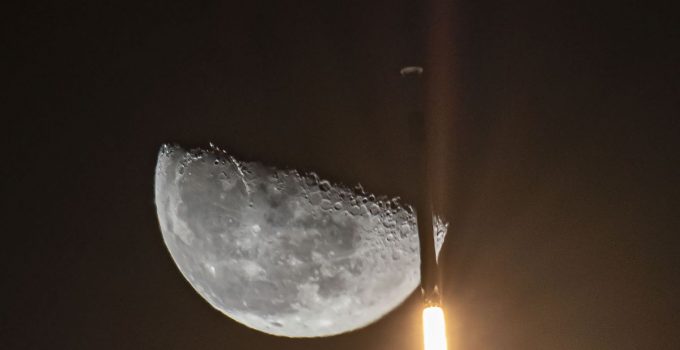 SpaceX de Elon Musk está lanzando un satélite financiado por DogeCoin a la Luna 4